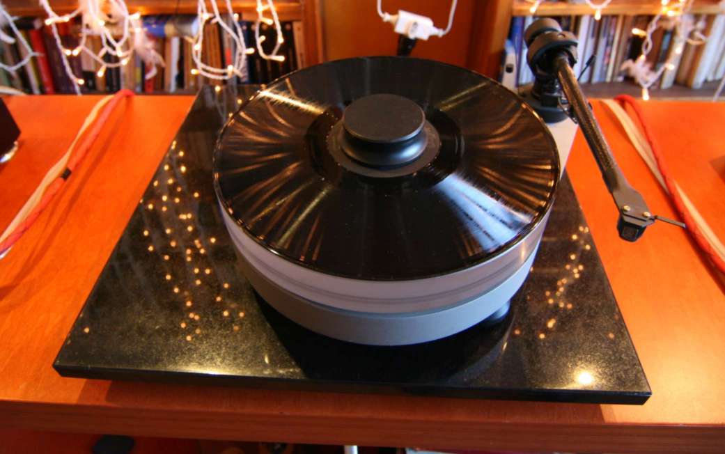 Belt-drive-table